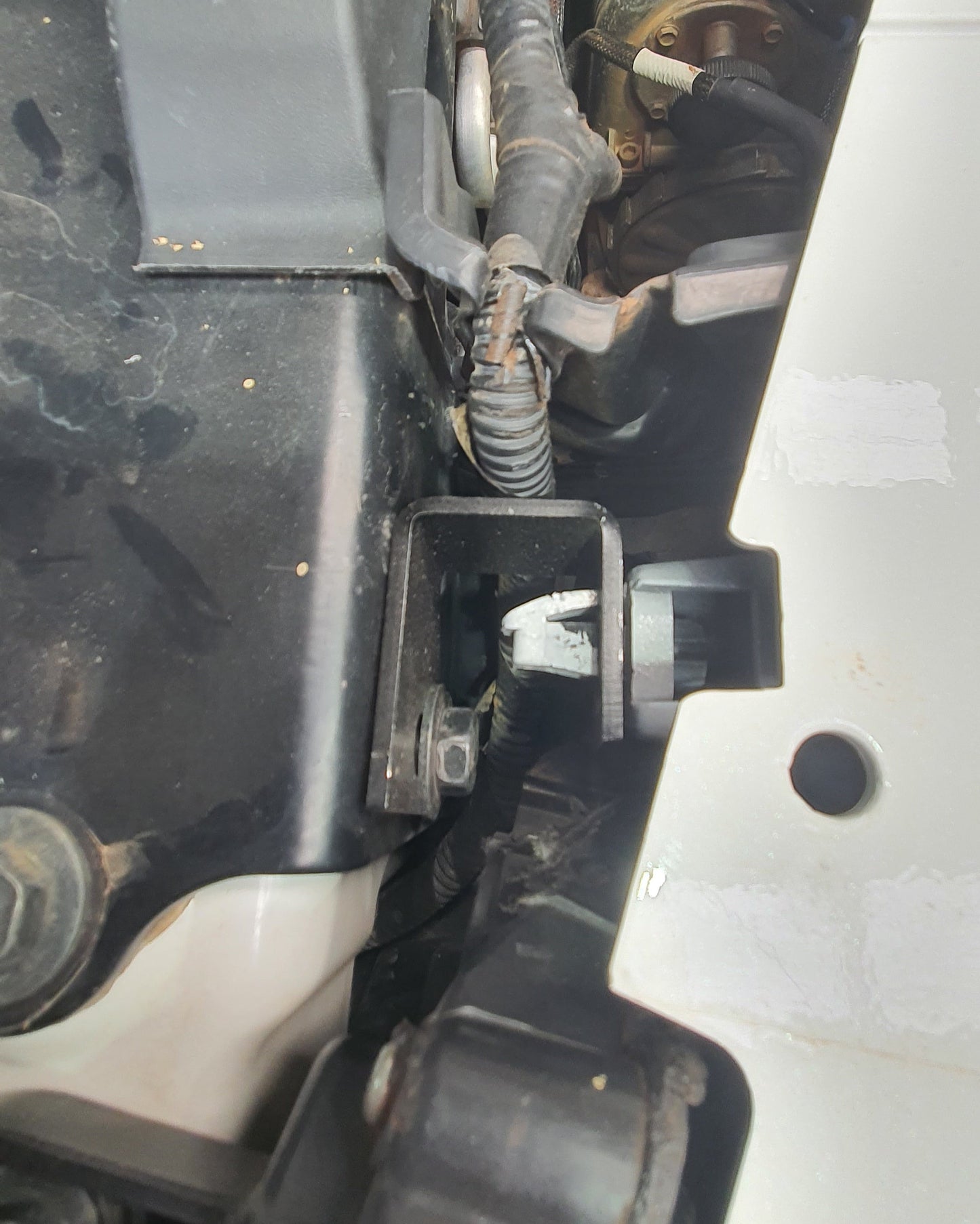 Head Light and Grill Clip replacement Bracket to suit Y62 Nissan Patrol