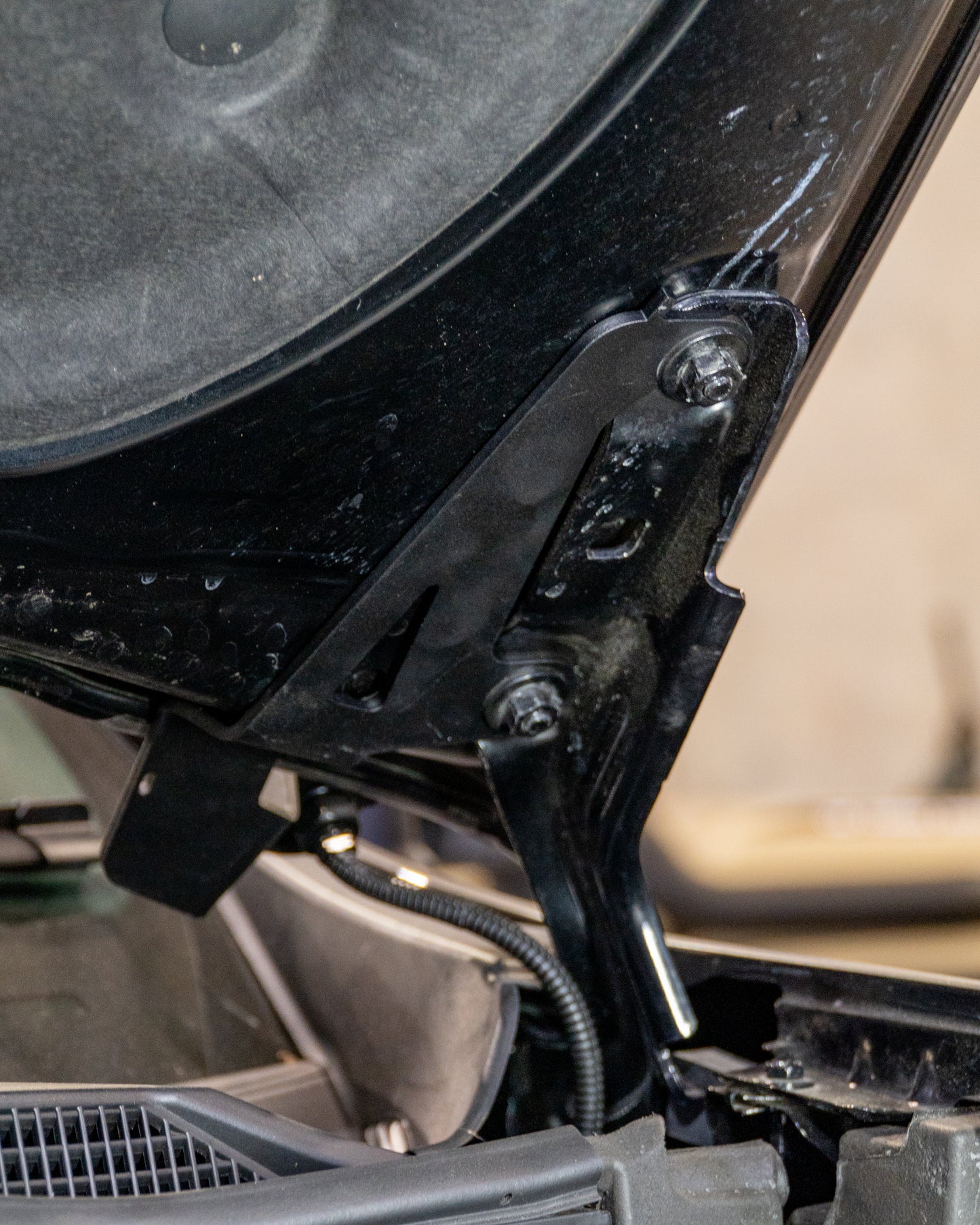 V2 Chevrolet 2500 Antenna Under Bonnet Bracket Mount