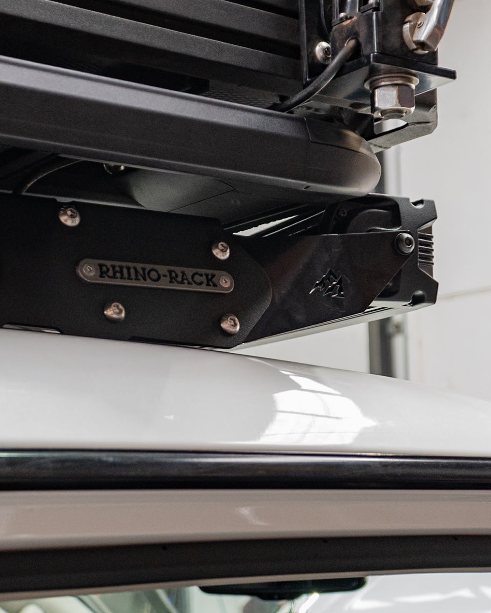 EC Light Bar Bracket to suit Rhino Rack mounting a Stedi STX curved light bar