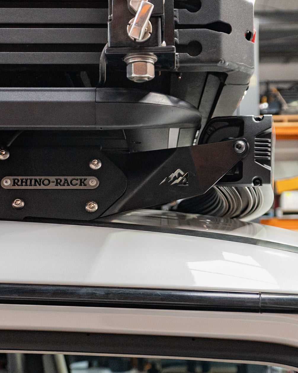 EC Light Bar Bracket to suit Rhino Rack mounting a Stedi STX curved light bar