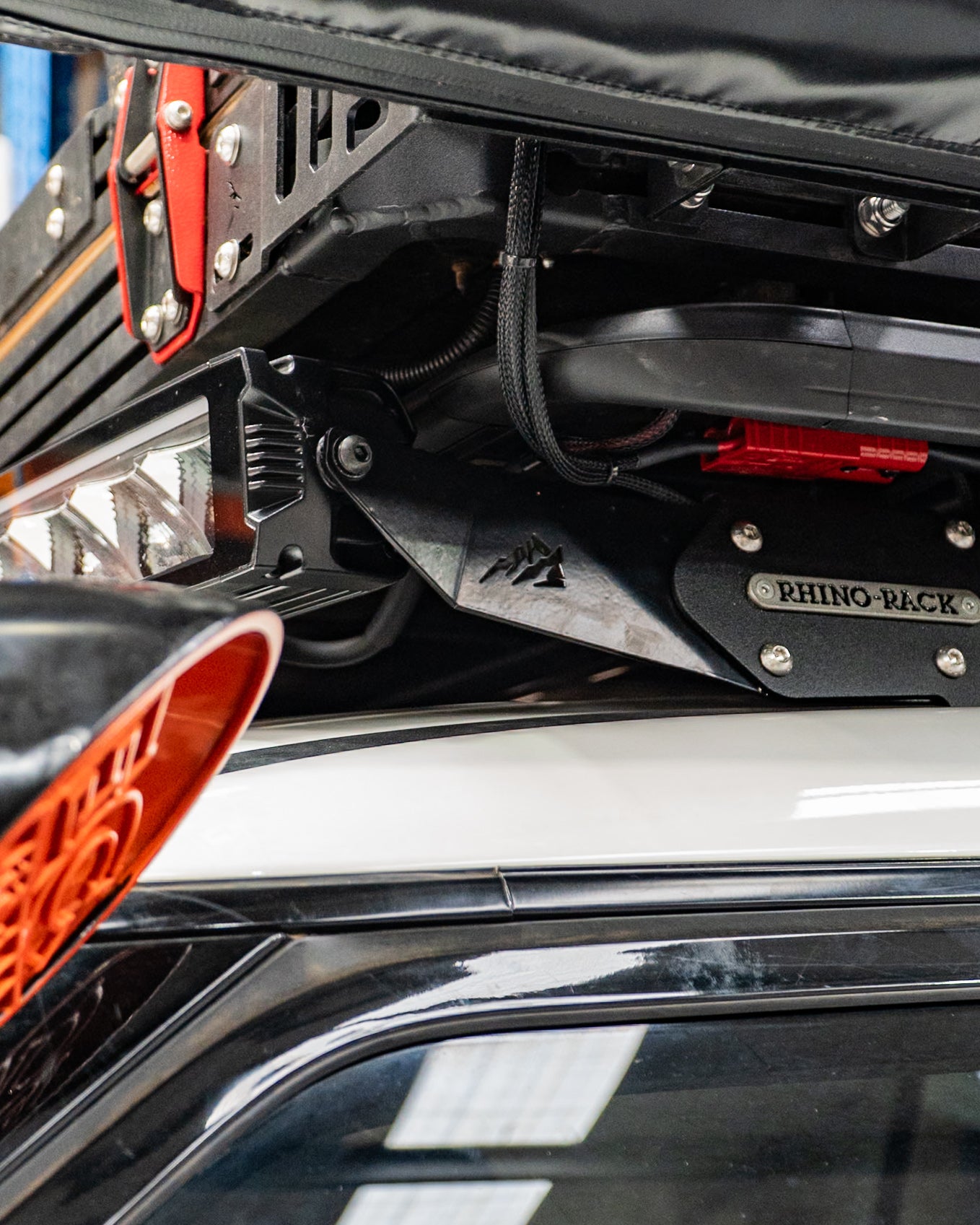 EC Light Bar Bracket to suit Rhino Rack mounting a Stedi STX curved light bar