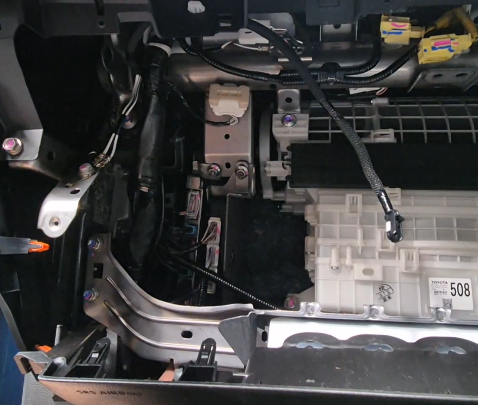 Tundra Behind‑Glovebox UHF Bracket