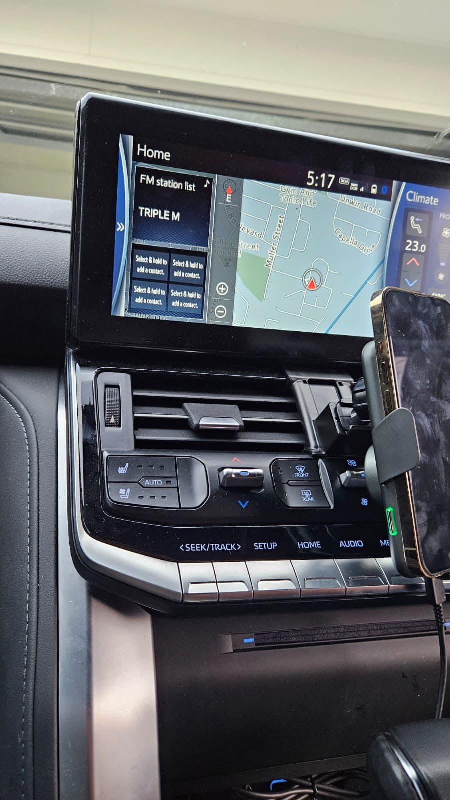 Phone holder mount to suit 300 Series Landcruiser & Charger
