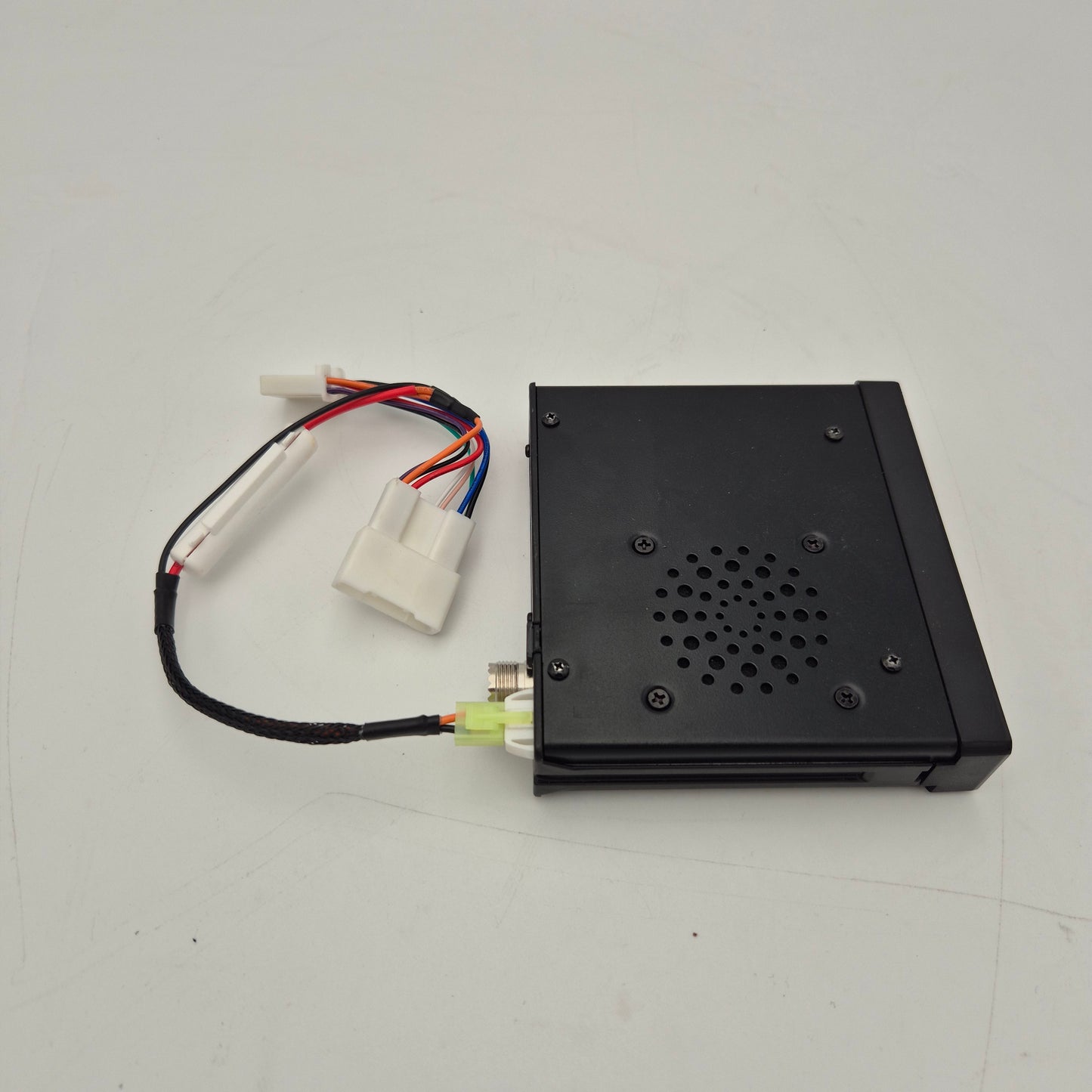 12V Plug-and-Play Power Tap out to suit Toyota Tundra – UHF Power Supply Adapter