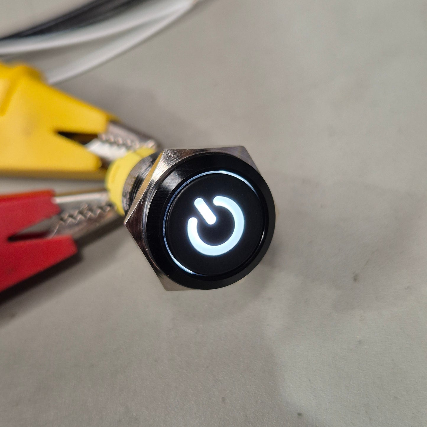 EC Offroad – 16mm Illuminated Push Button Switch (5A)