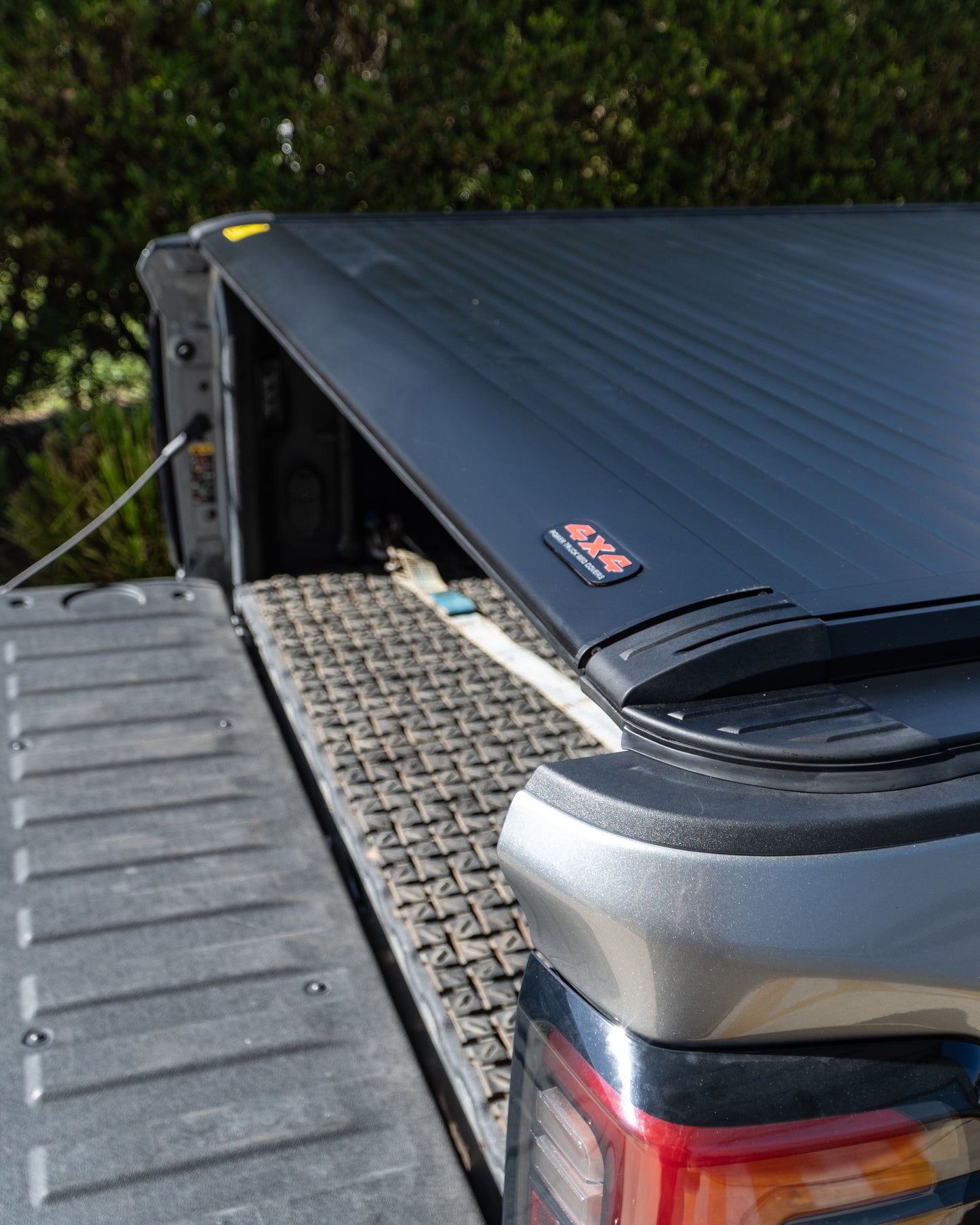 Roller Shutter to suit Chevrolet Silverado 2500 and GMC Trailboss ZR2