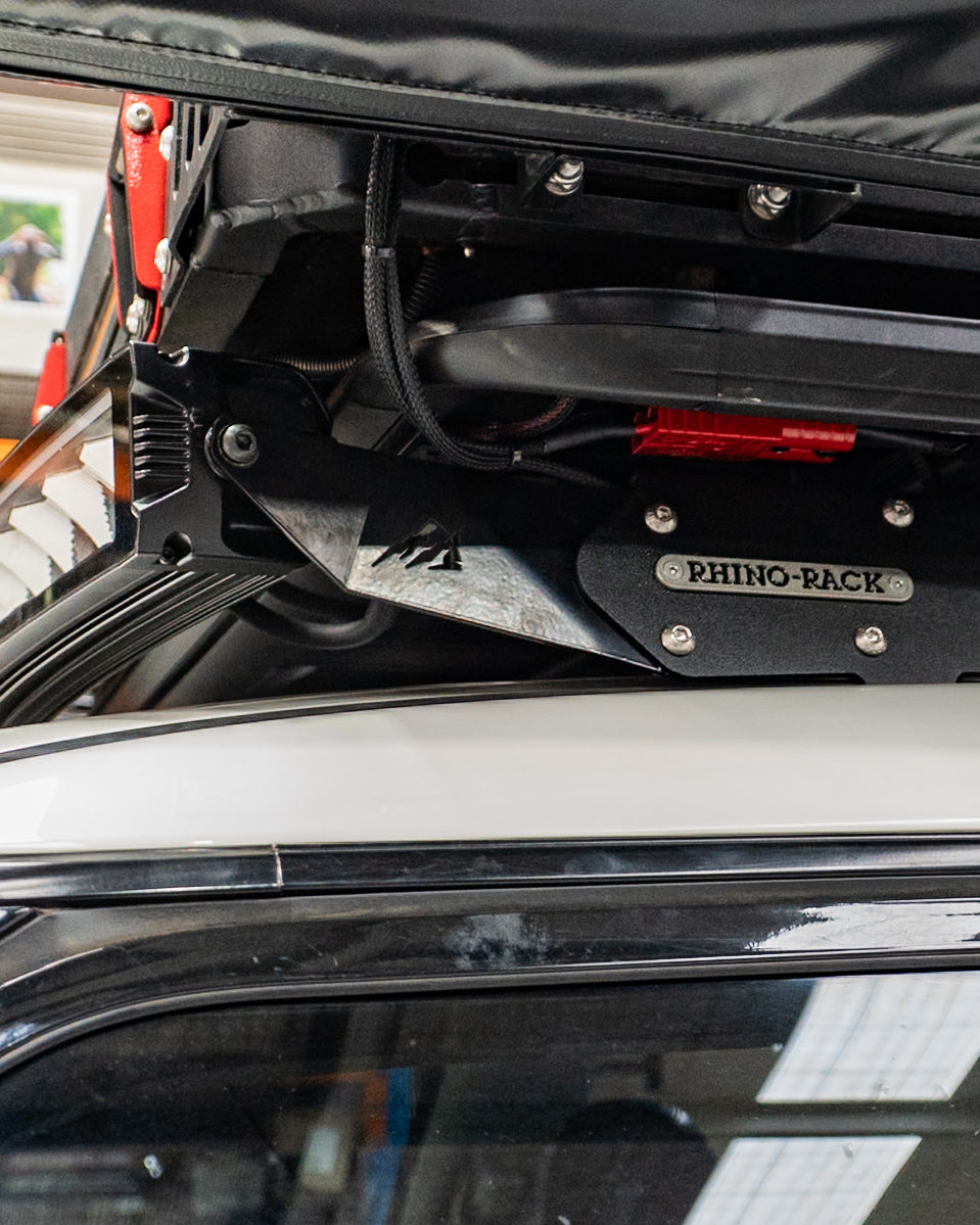 EC Light Bar Bracket to suit Rhino Rack mounting a Stedi STX curved light bar