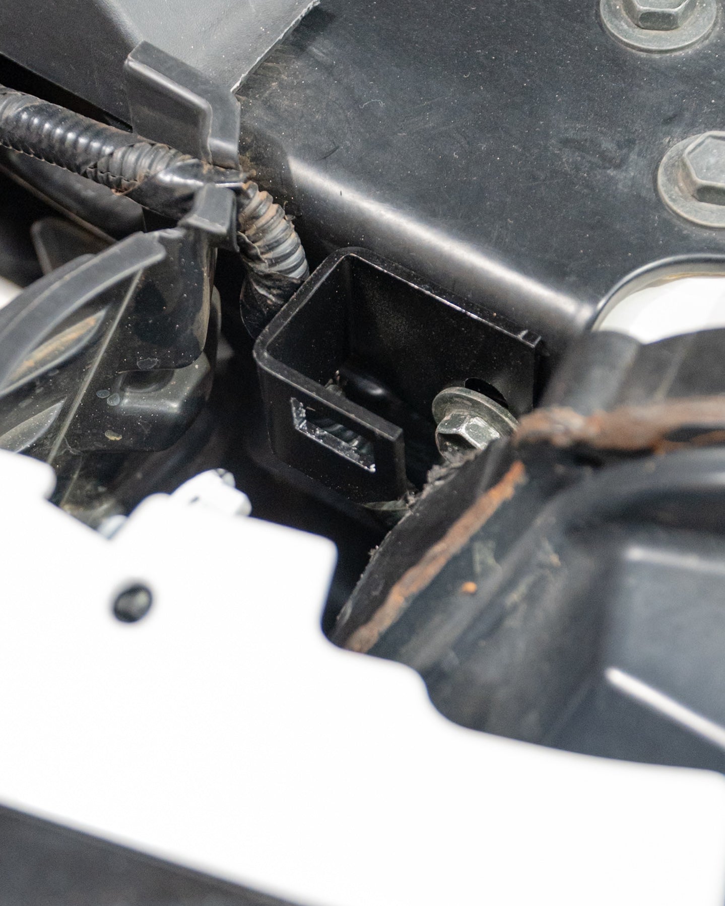 Head Light and Grill Clip replacement Bracket to suit Y62 Nissan Patrol