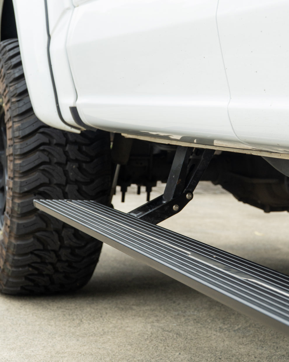 Electric drop down side steps to suit Ford F150 (2015-25) – EC Offroad