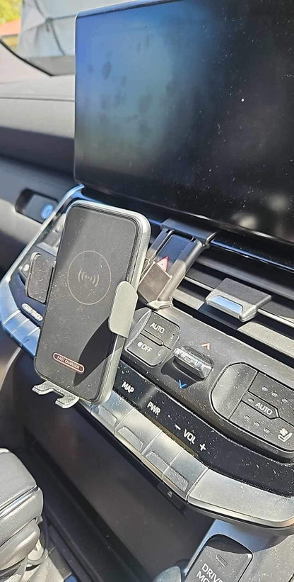 Phone holder mount to suit 300 Series Landcruiser & Charger
