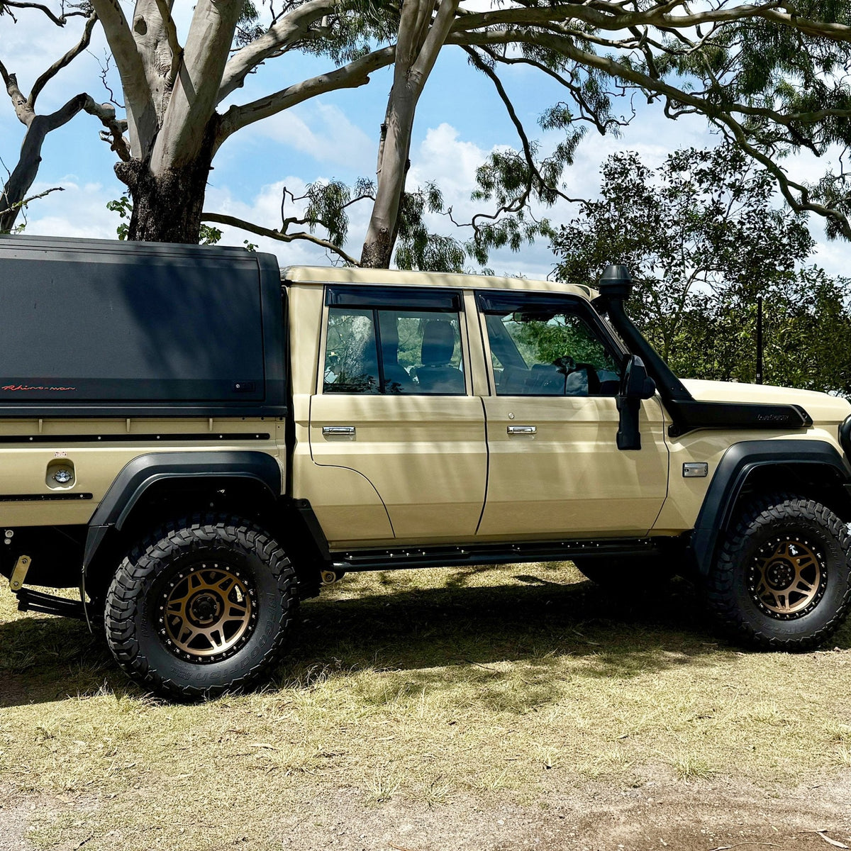 ONCA Landcruiser 70 Series Dual Cab Extreme Rock Sliders