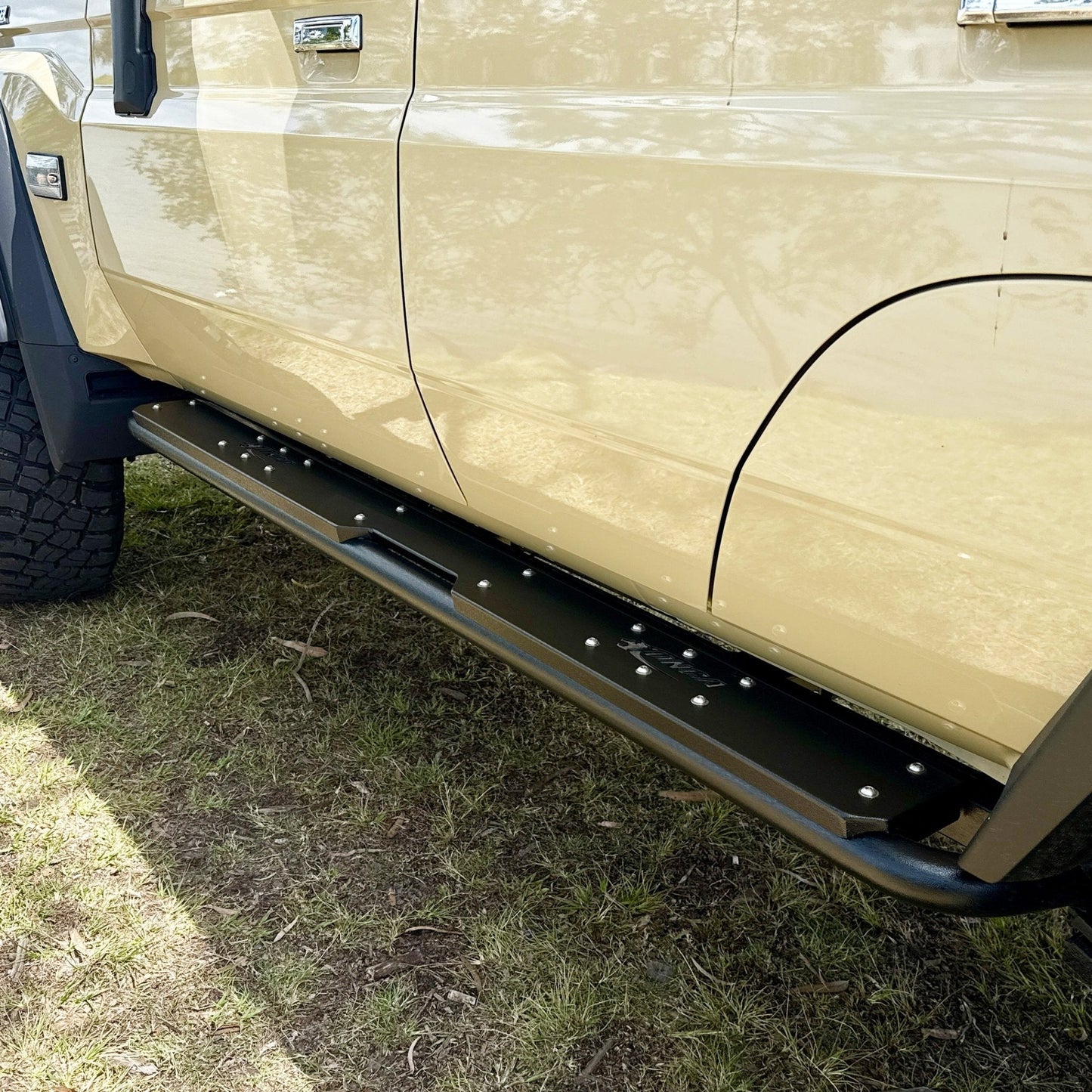 ONCA Landcruiser 70 Series Dual Cab Extreme Rock Sliders