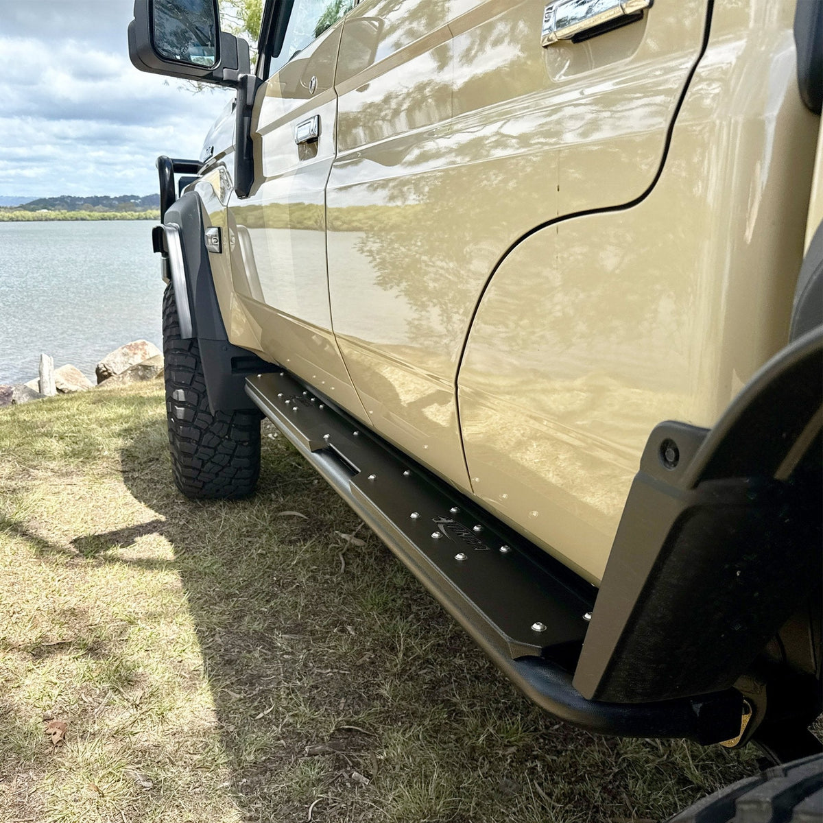 ONCA Landcruiser 70 Series Dual Cab Extreme Rock Sliders