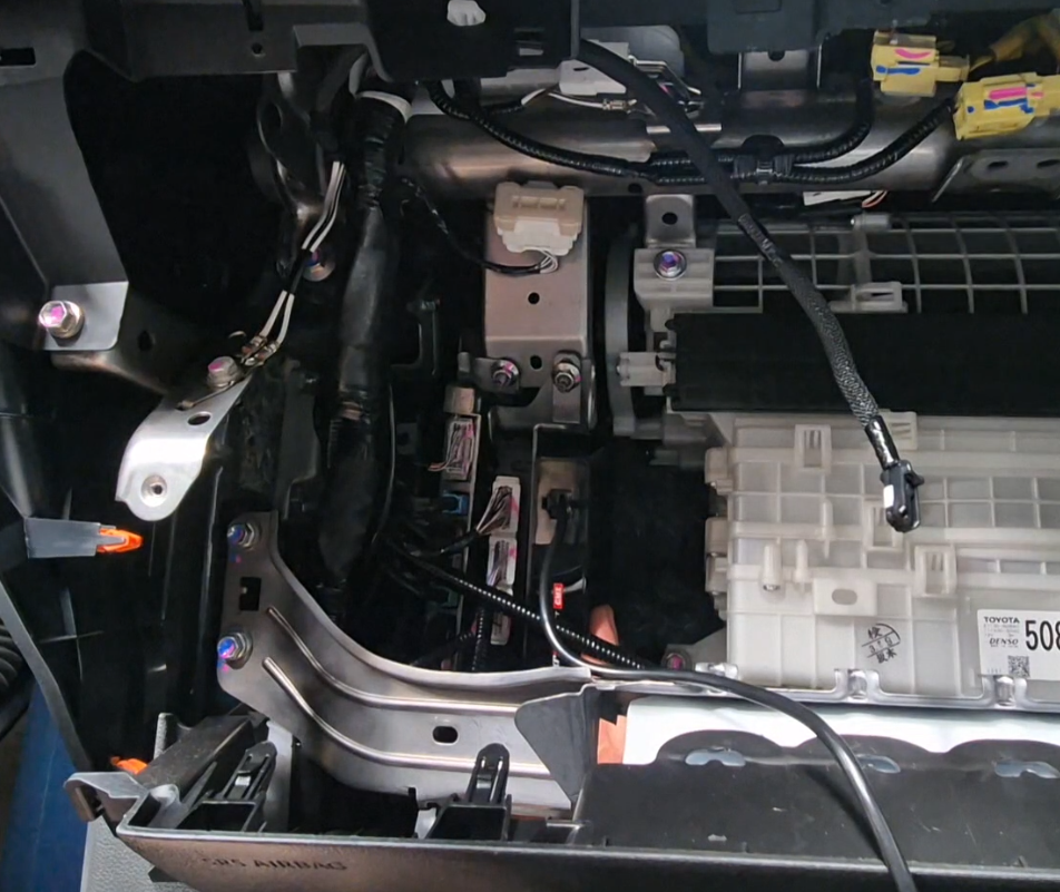 Tundra Behind‑Glovebox UHF Bracket