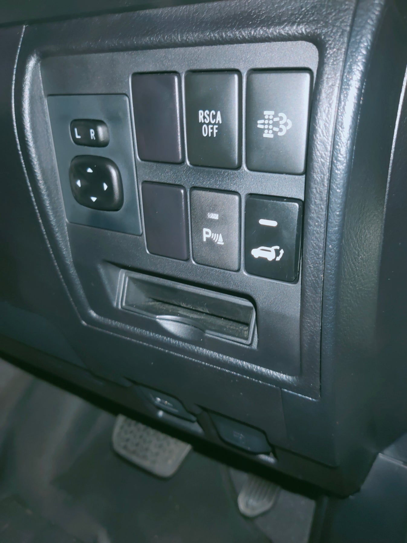 Automatic Tailgate Lifter to suit LandCruiser 200 Series EC Offroad